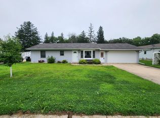 217 Lowell St E, Le Roy, MN 55951