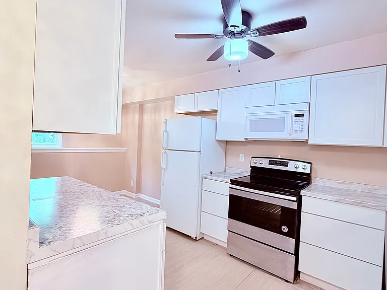 20313 Beaconfield Ter #B2 — Photo 15