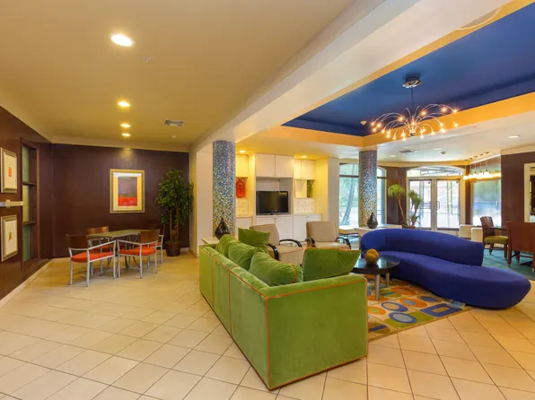 6001 SW 70th St APT 205, South Miami, FL 33143