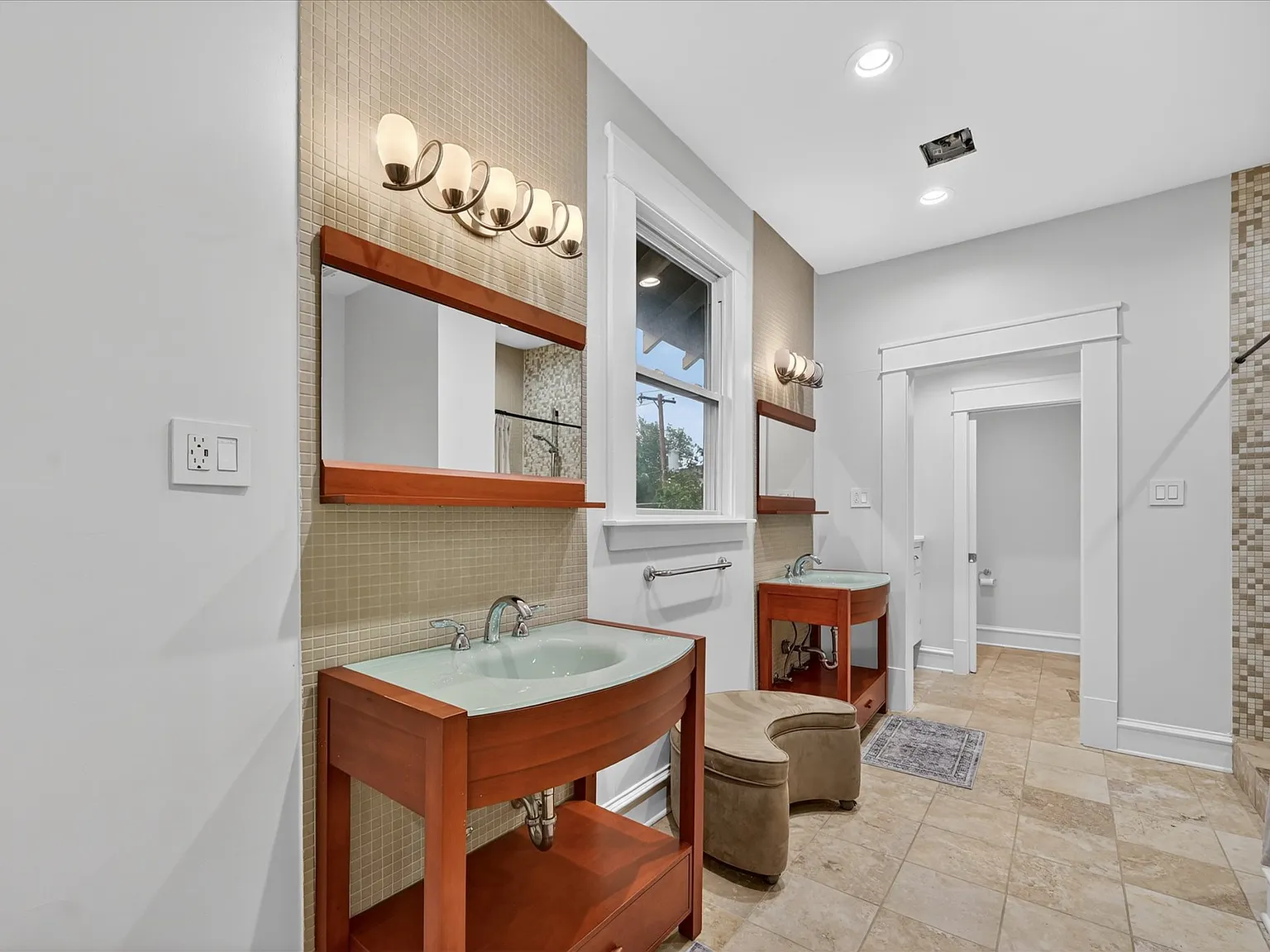 4 bed, 3596 sqft, $5,900 — Photo 3