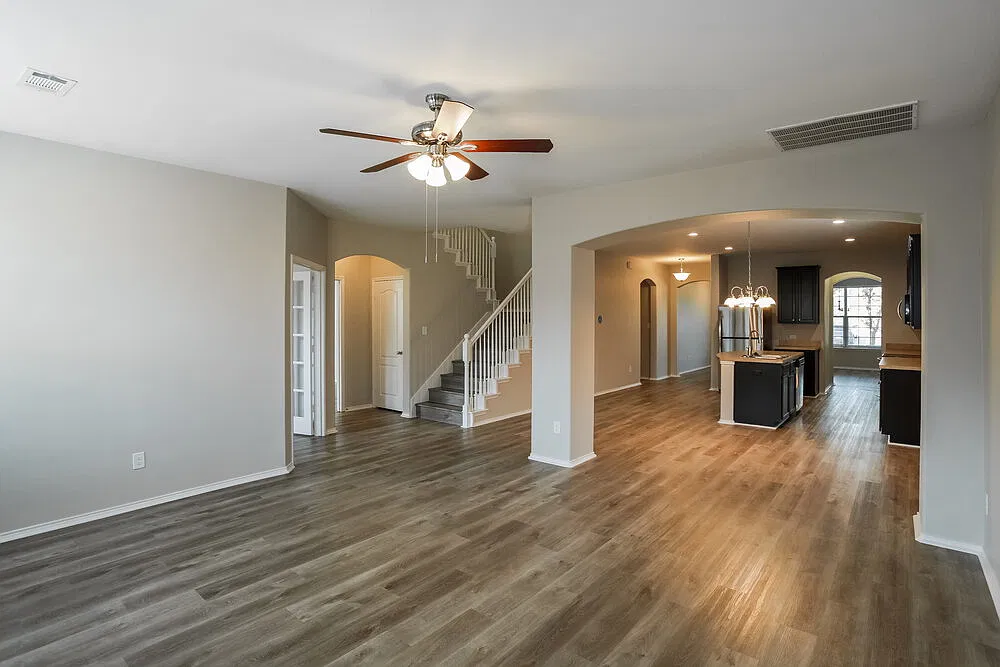 5 bed, 2.5 bath, 3189 sqft, $4,290 — Photo 4