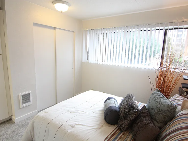 Monticello Apartments — Photo 37
