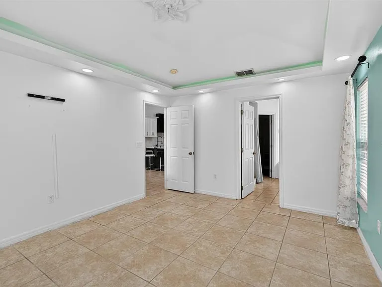 419 Buckingham Cir — Photo 11