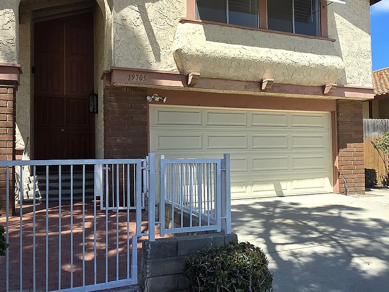 19705 Nicholas Ave — Photo 2