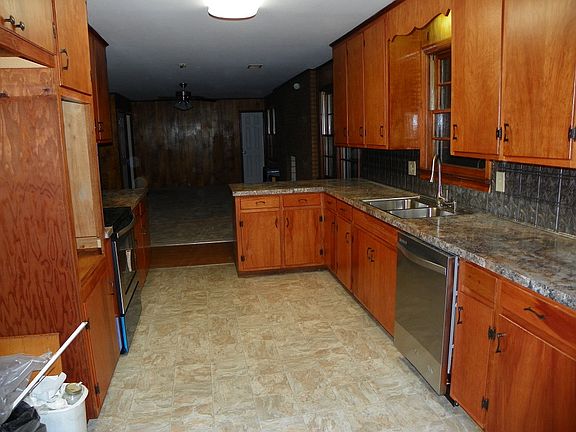 3rd image of 537 Carolina Ave N
