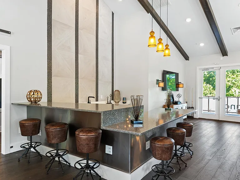 The Lodge Bellevue — Photo 13