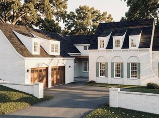 104 S Bragg Ave, Lookout Mountain, TN 37350