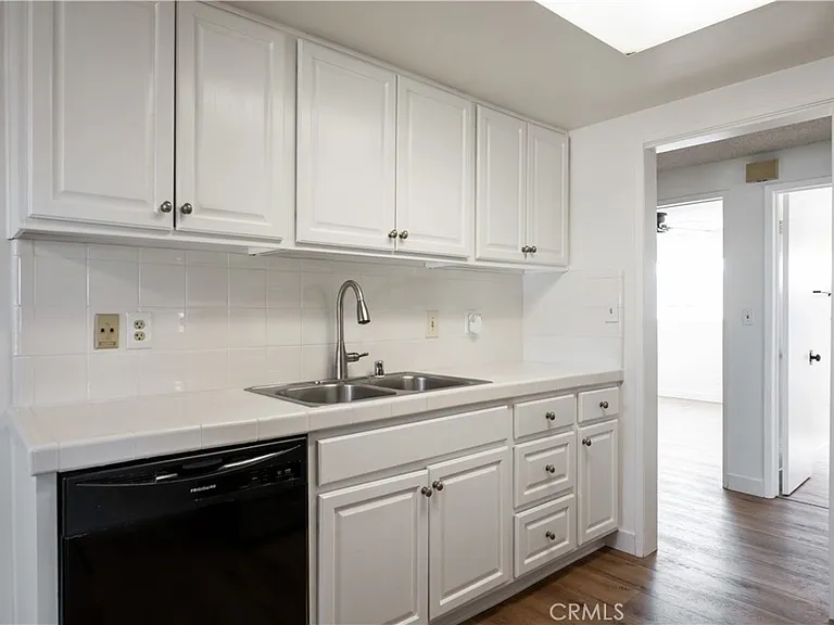 972 W 14th St #3 — Photo 19