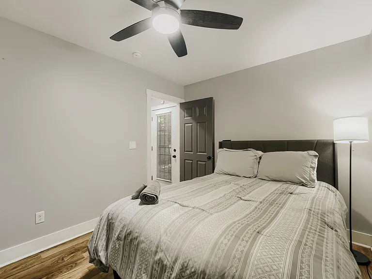 1089 McDaniel St SW — Photo 15