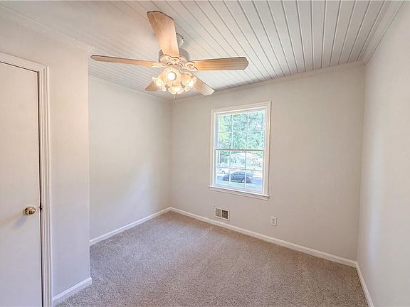 4th image of 2650 Oxbow Way SW