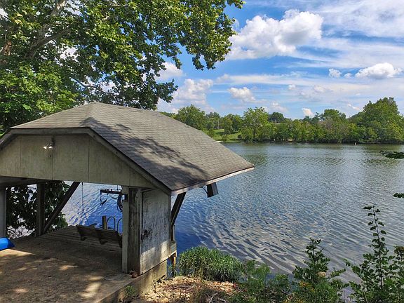 3rd image of 3806 Riverview Dr