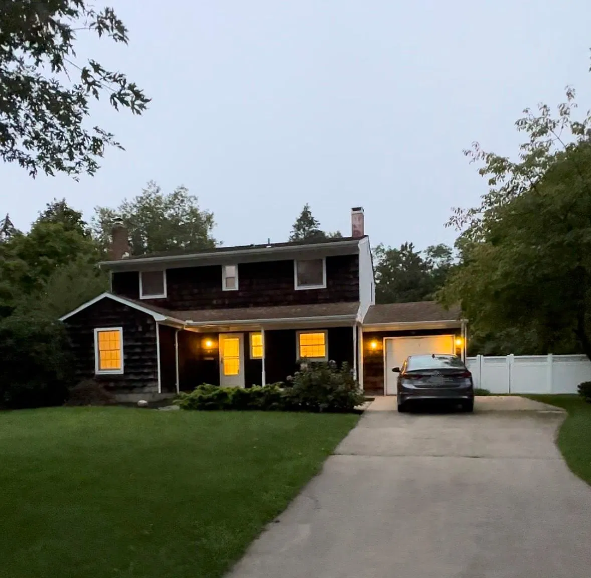 4 bed, 1.5 bath, 2100 sqft, $4,300 — Photo 2