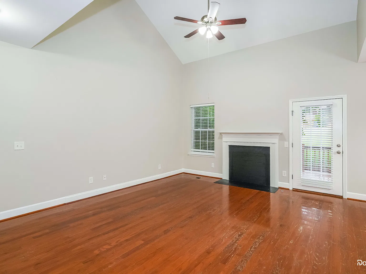 3 bed, 2.5 bath, 2090 sqft, $2,310 — Photo 4