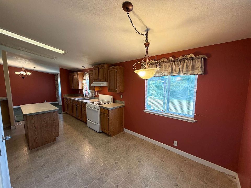 1st image of 322 Emerald Dr