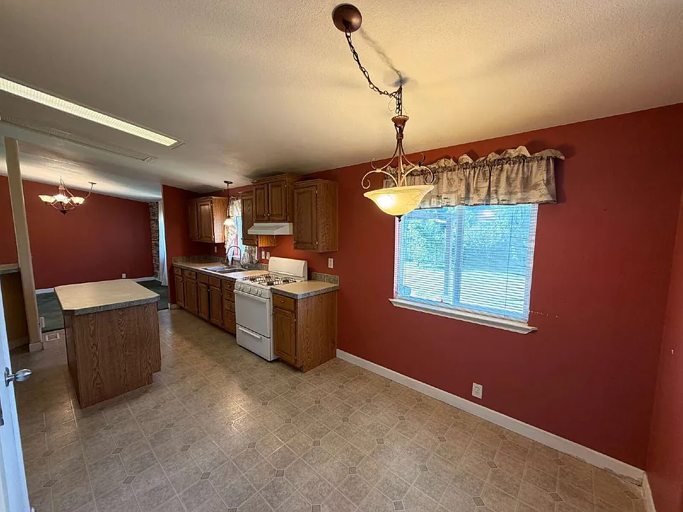 322 Emerald Dr