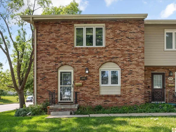 802 N 121st St, Omaha, NE 68154