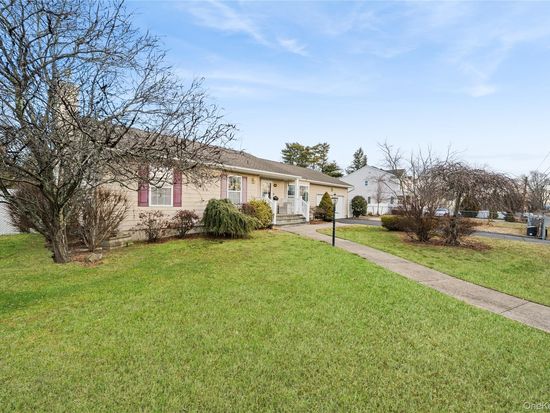 28 2nd Avenue, Central Islip, NY 11722