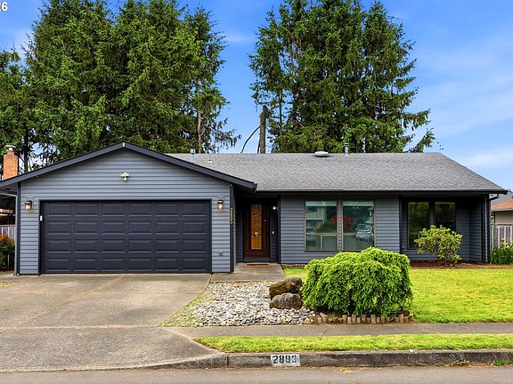 4th image of 2893 NE Juniper Ave