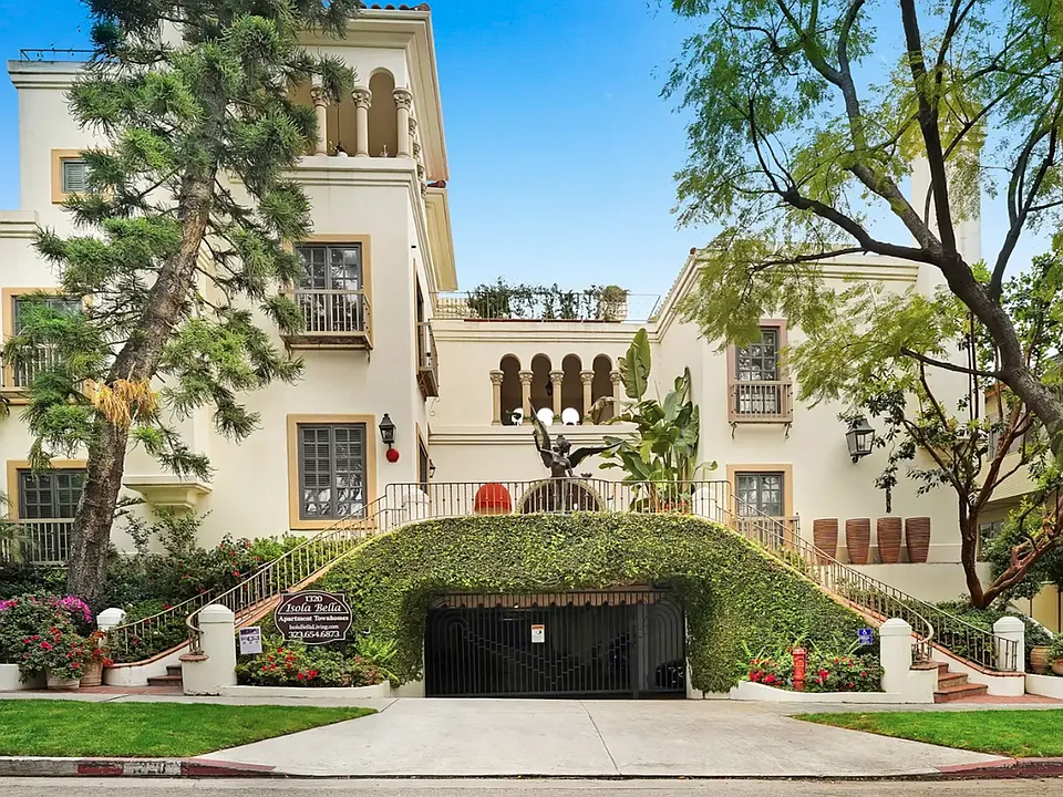 Welcome to Beautiful Isola Bella Town Homes! CALL NOW!