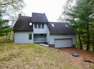 3580 High Crest Rd, Canadensis, PA 18325