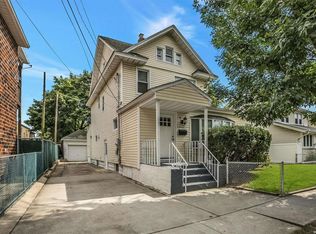 2797 Stevens St, Oceanside, NY 11572