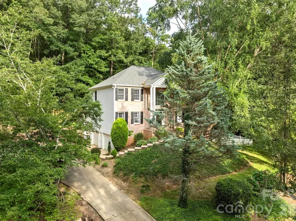 314 Sweetwater Hills Dr, Hendersonville, NC 28791
