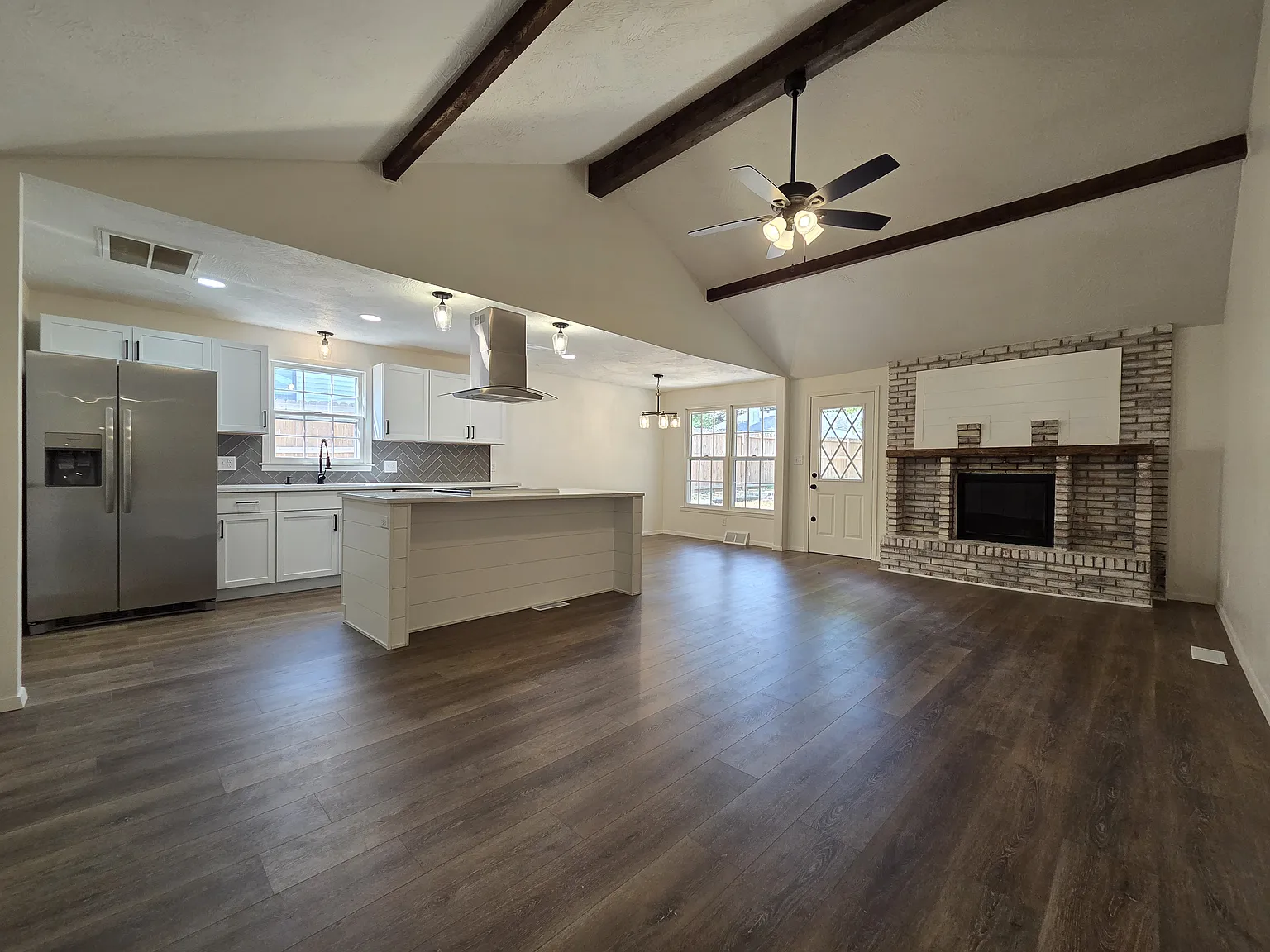 941 W Glenwood — Photo 3