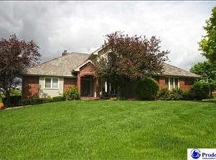 12950 Eagle Run Dr, Omaha, NE 68164