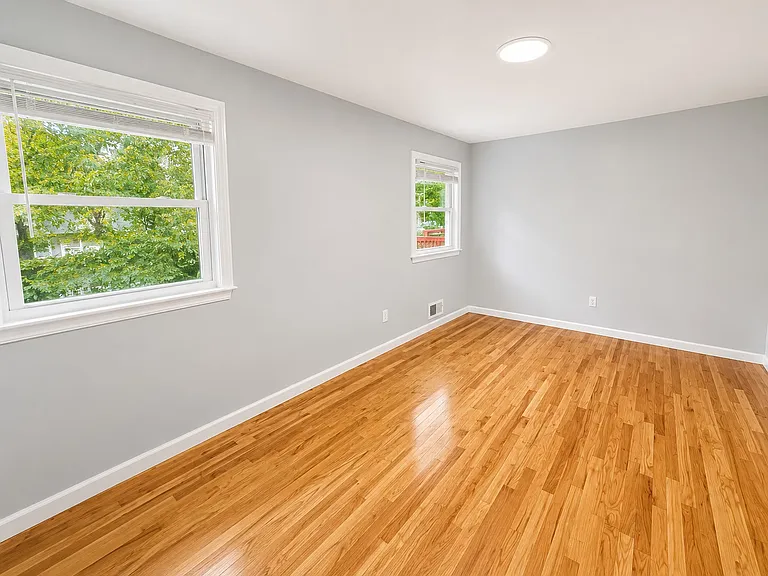 20 Woodridge Ave — Photo 10