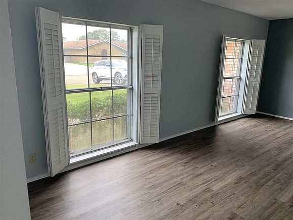 3rd image of 3147 Fellswood Ln