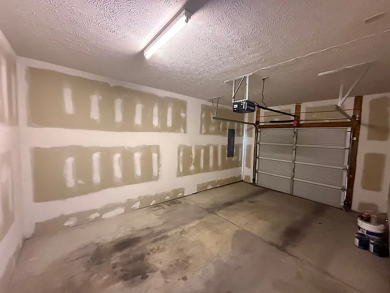 328 Ferguson St — Photo 15