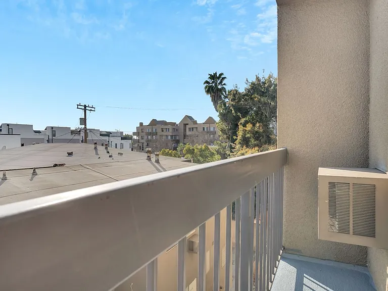 Orange Apartments — Photo 39