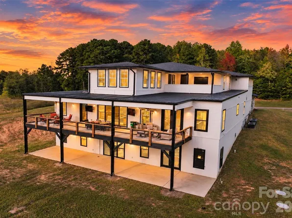 4987 Wildlife Ln, Sherrills Ford, NC 28673