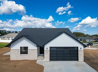 2114 Irish Hl, Green Bay, WI 54313