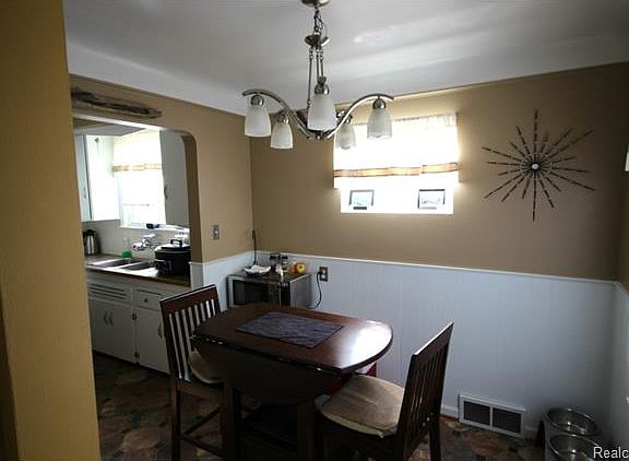 5th image of 18020 Biehl St