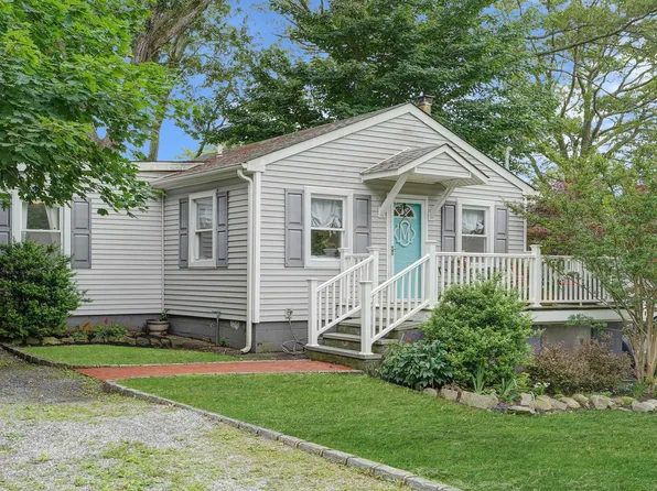 16 Pearl Road, Rocky Point, NY 11778