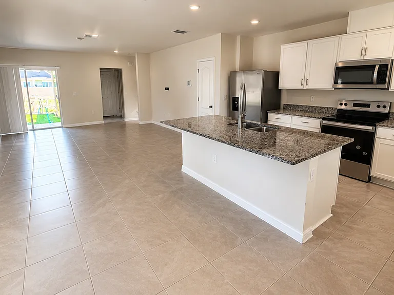 1558 Dalehurst Ln — Photo 3