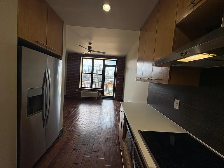 42-60 Crescent St #4F — Photo 7