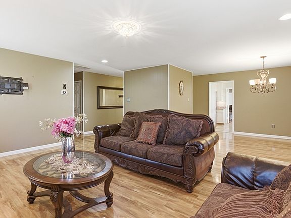4th image of 12426 Chalford Ln