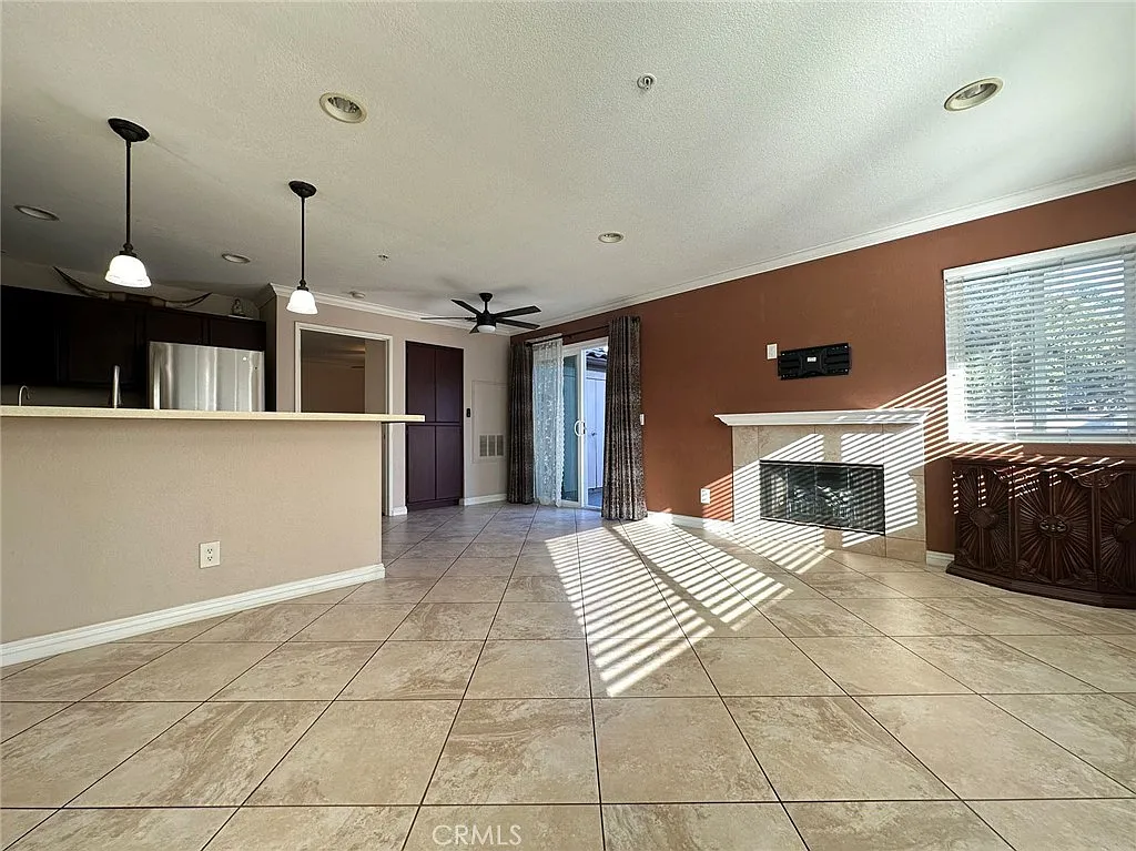 2 bed, 969 sqft, $2,500 — Photo 3