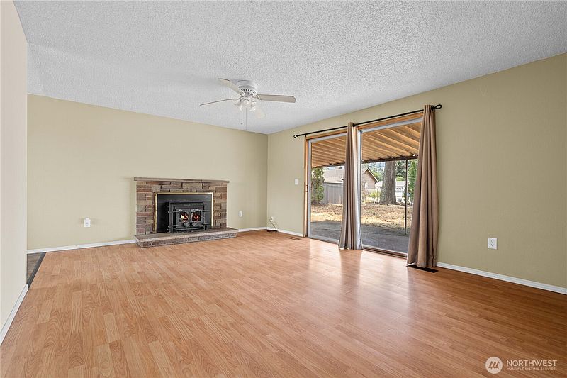 5th image of 1211 196th Street E