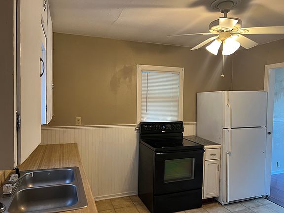 3rd image of 220 E Beloit Ave