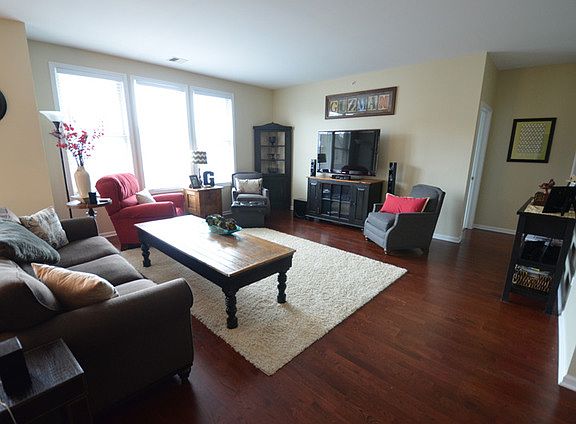 5th image of 271 E Railroad Ave Unit 305