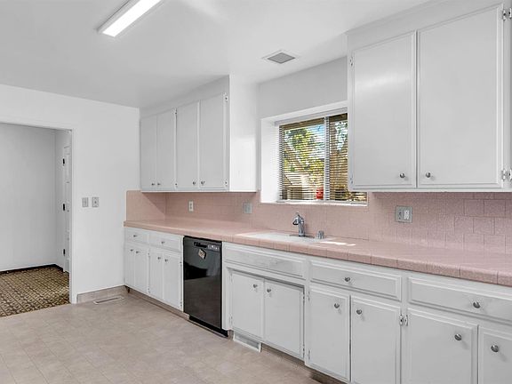 5th image of 944 47th St