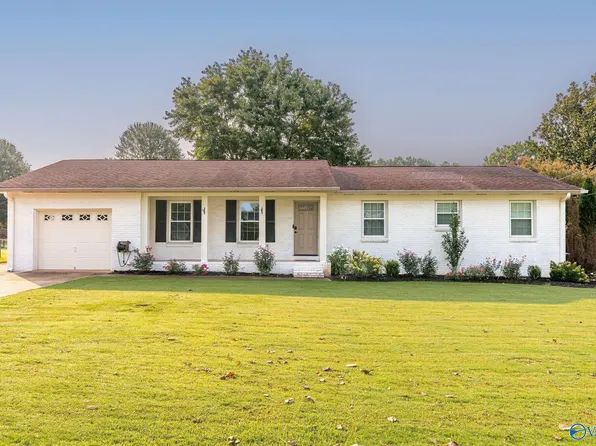 9015 Whittier Rd NW, Huntsville, AL 35802