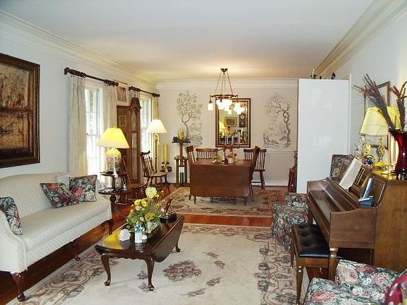 Formal LR & DR w/Hardwoods