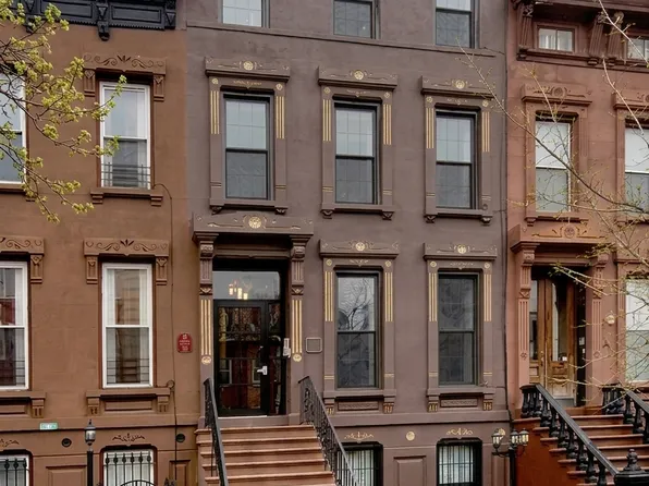 492 Monroe Street image 1 of 4