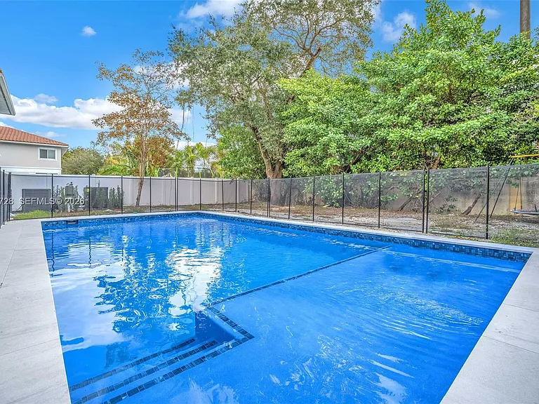 3545 Forest View Cir — Photo 3