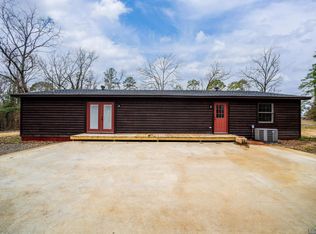 233 Bob Davis Rd, Gladewater, TX 75647