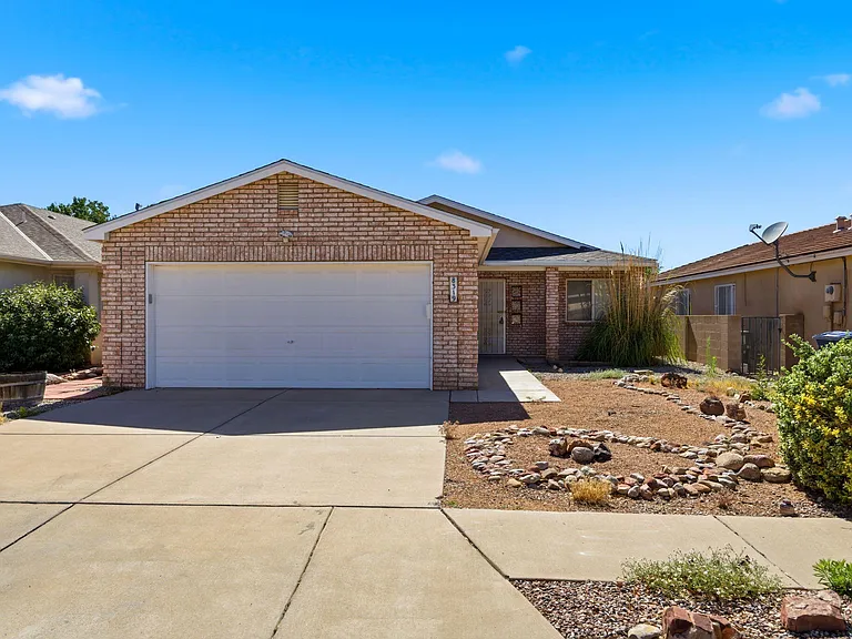 8319 Santa Clarita St NE — Photo 1